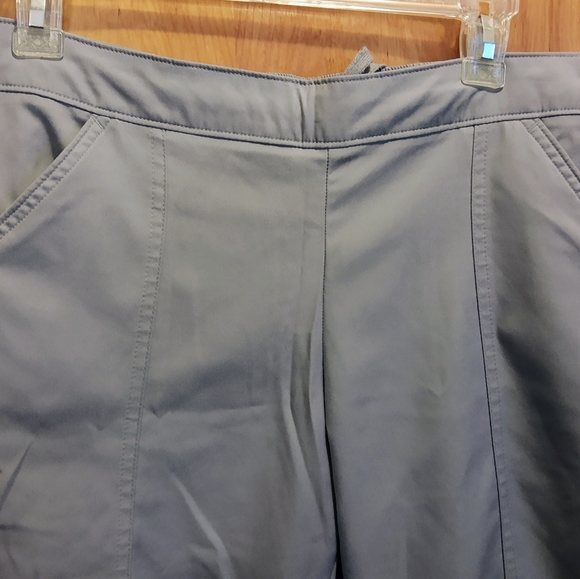 Nike size medium loose fitting capris - Picture 2 of 10